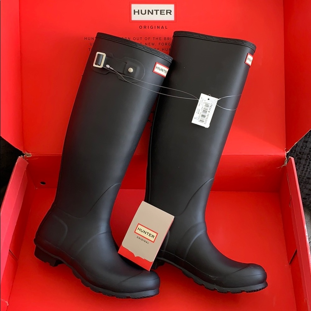 SOLD! Hunter rain boots